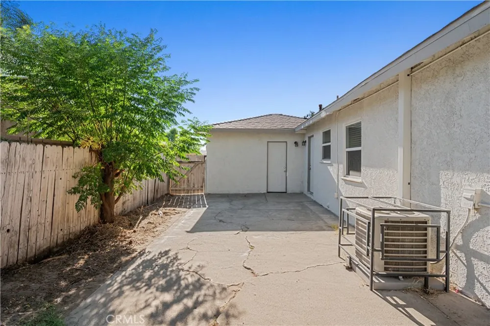 7557 Toyon Avenue Fontana, CA 92336