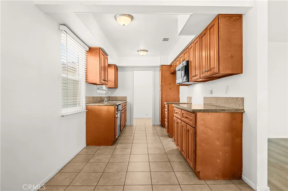 7557 Toyon Avenue Fontana, CA 92336