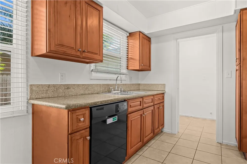 7557 Toyon Avenue Fontana, CA 92336