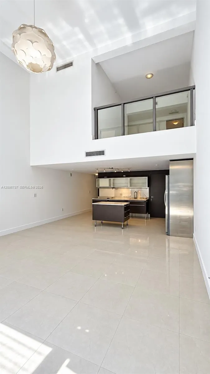 6000 Collins Ave #305 Miami Beach, FL 33140