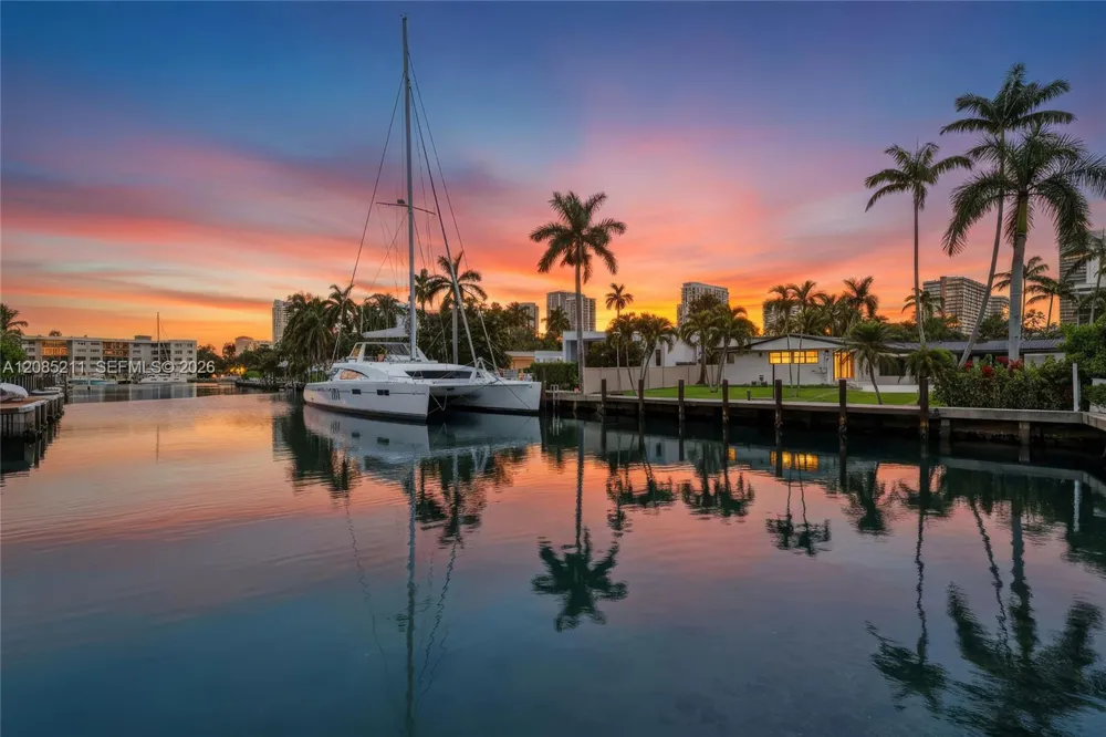 536 Hibiscus Dr #. Hallandale Beach, FL 33009