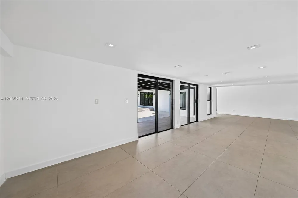 536 Hibiscus Dr #. Hallandale Beach, FL 33009