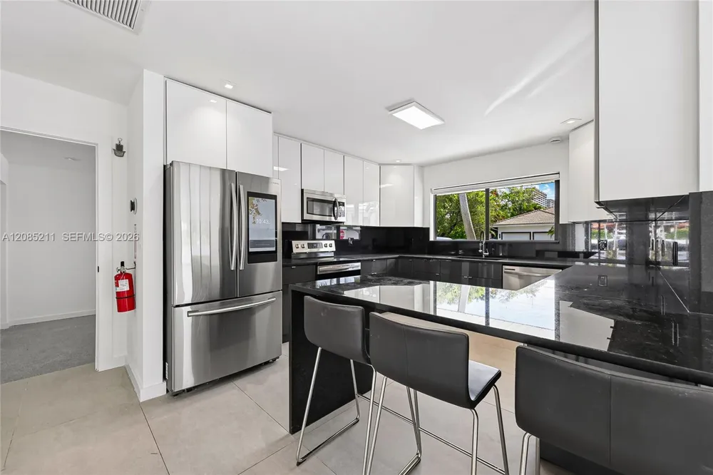 536 Hibiscus Dr #. Hallandale Beach, FL 33009