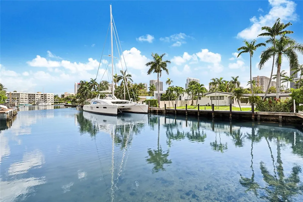 536 Hibiscus Dr #. Hallandale Beach, FL 33009
