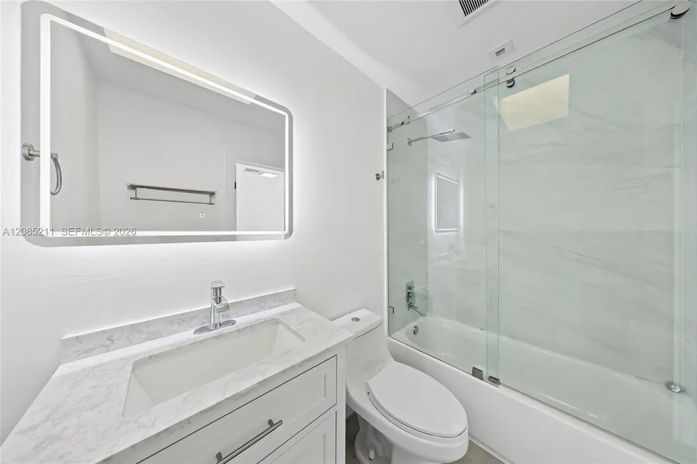 536 Hibiscus Dr #. Hallandale Beach, FL 33009