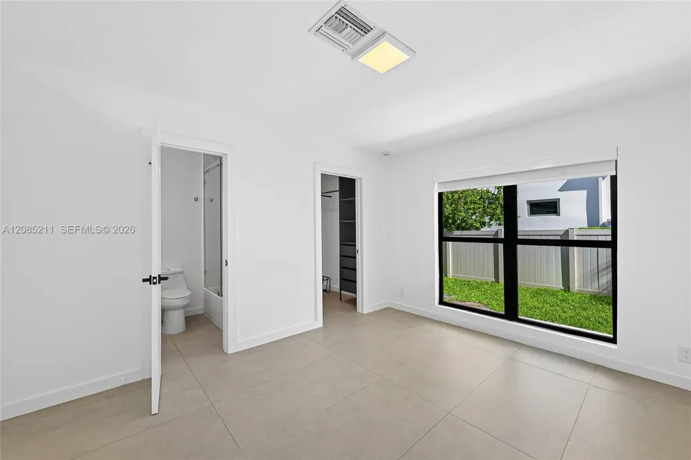536 Hibiscus Dr #. Hallandale Beach, FL 33009