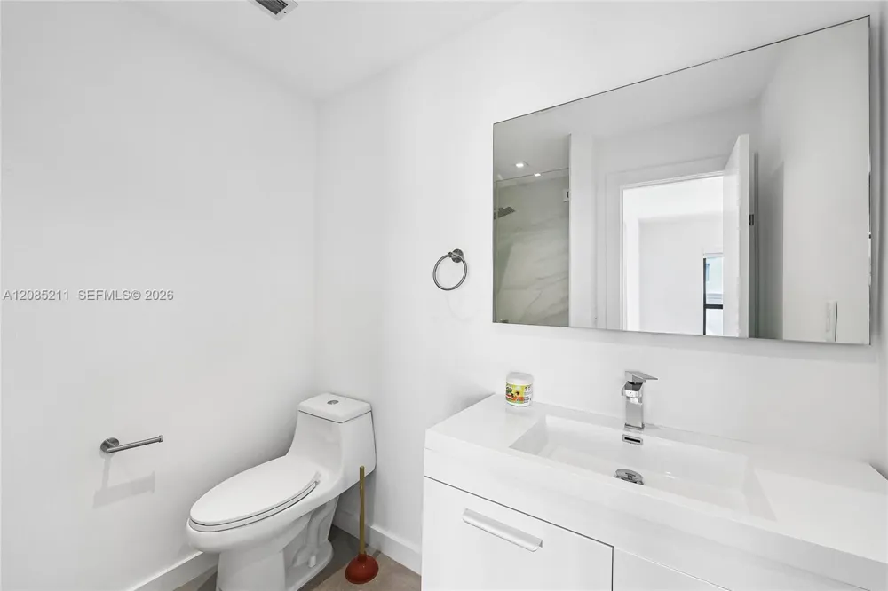 536 Hibiscus Dr #. Hallandale Beach, FL 33009