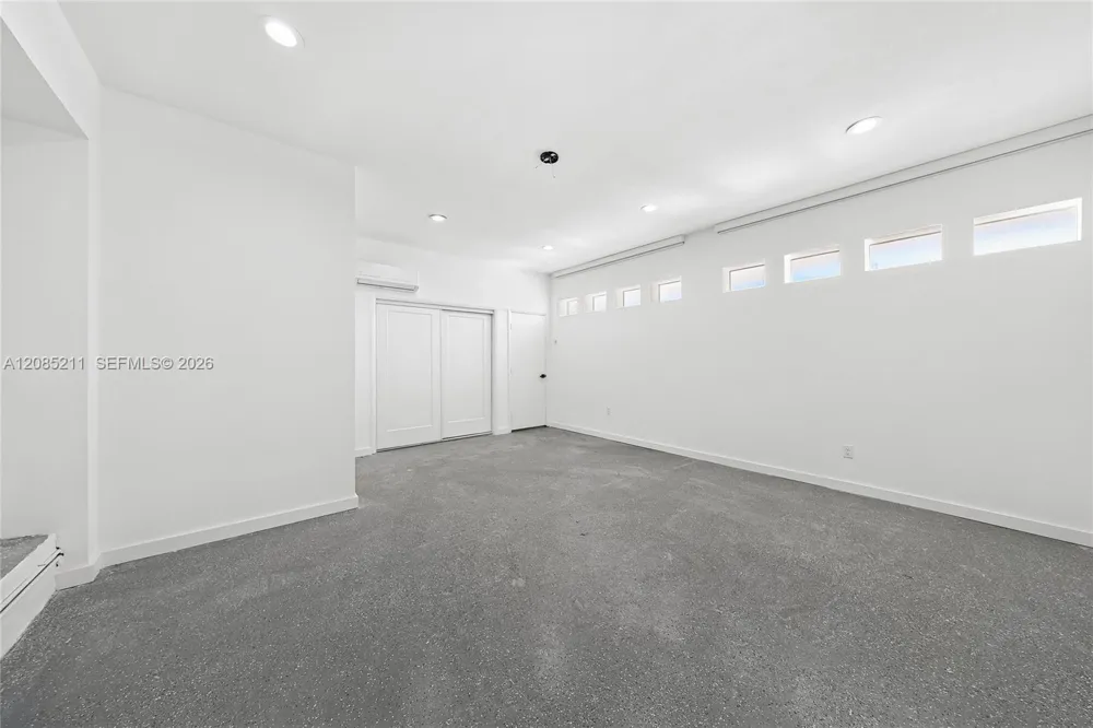 536 Hibiscus Dr #. Hallandale Beach, FL 33009