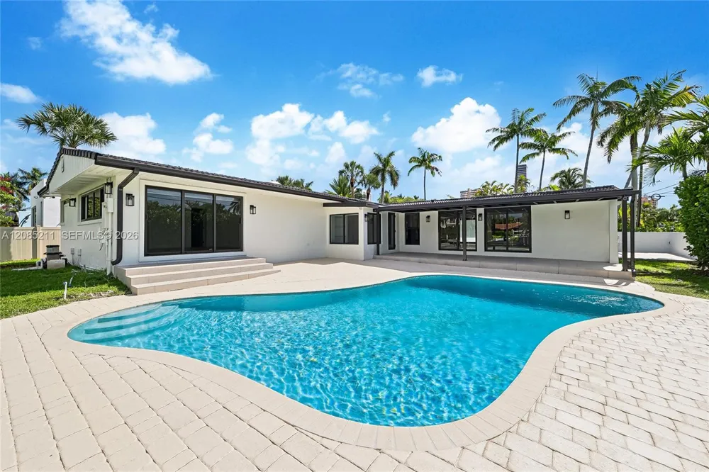 536 Hibiscus Dr #. Hallandale Beach, FL 33009