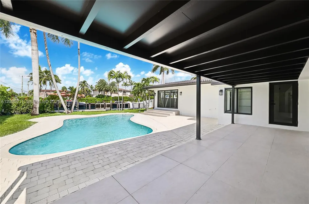 536 Hibiscus Dr #. Hallandale Beach, FL 33009
