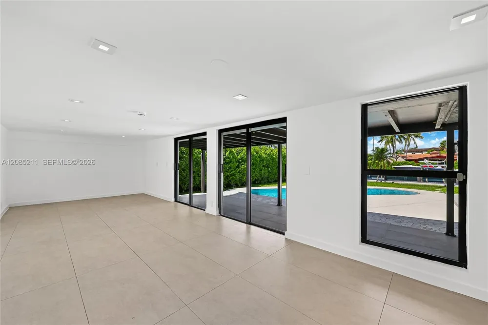 536 Hibiscus Dr #. Hallandale Beach, FL 33009