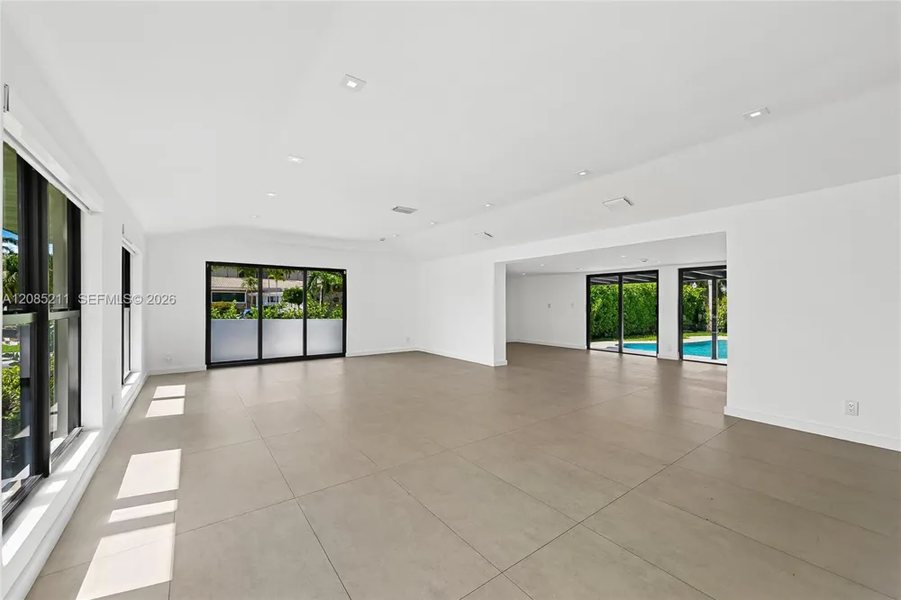 536 Hibiscus Dr #. Hallandale Beach, FL 33009