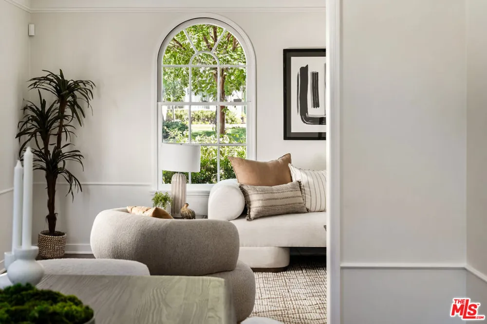 2344 Paloma Street Pasadena, CA 91104