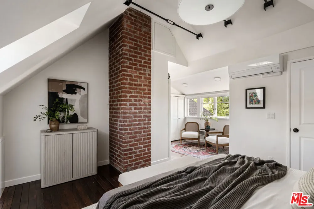 2344 Paloma Street Pasadena, CA 91104