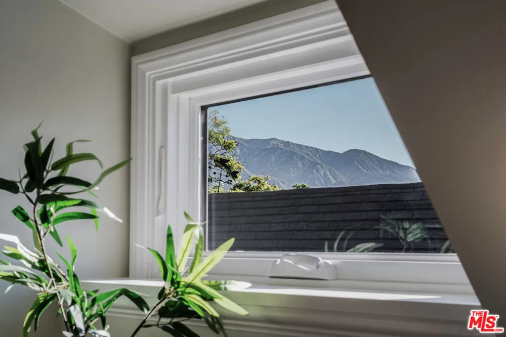 2344 Paloma Street Pasadena, CA 91104