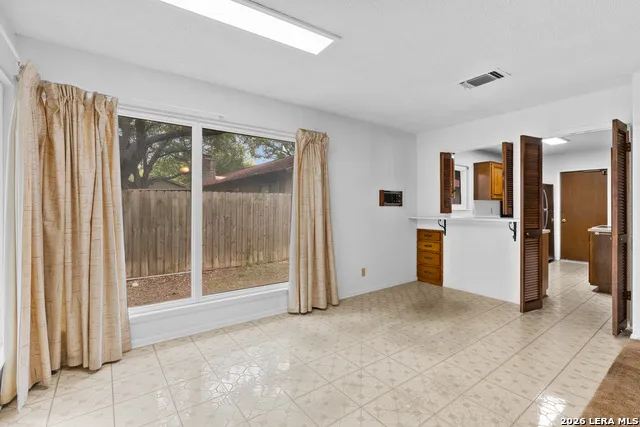 8254 ZODIAC DR Universal City, TX 78148