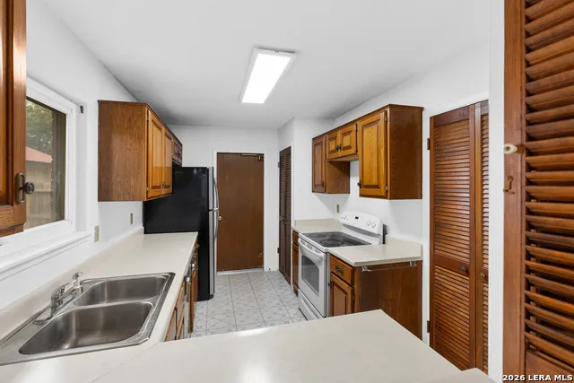 8254 ZODIAC DR Universal City, TX 78148