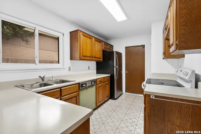 8254 ZODIAC DR Universal City, TX 78148