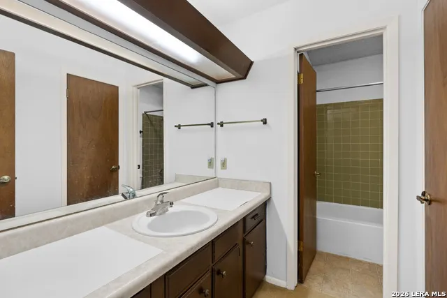 8254 ZODIAC DR Universal City, TX 78148
