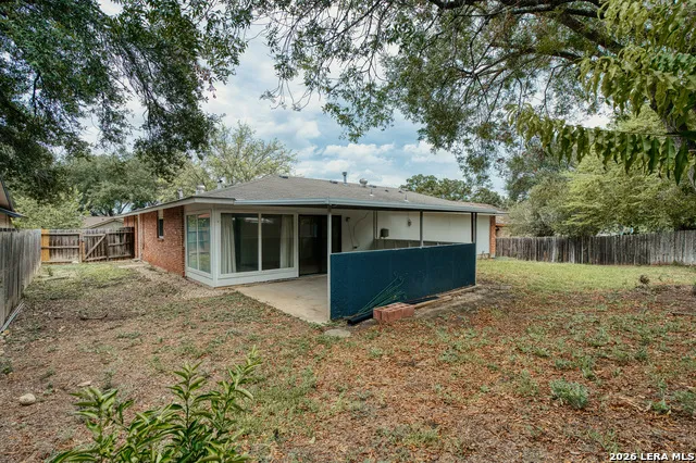 8254 ZODIAC DR Universal City, TX 78148
