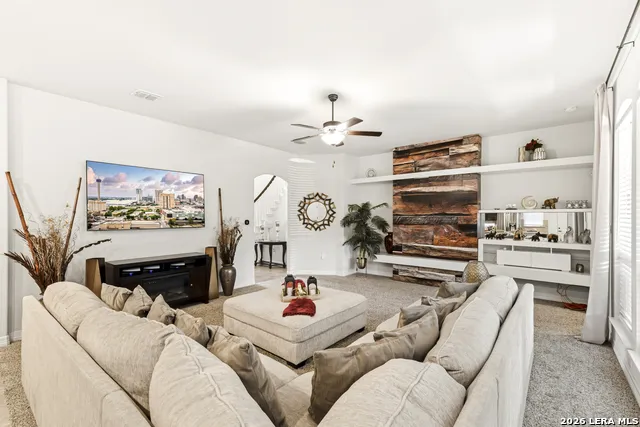 531 LILLY BLF Castroville, TX 78009