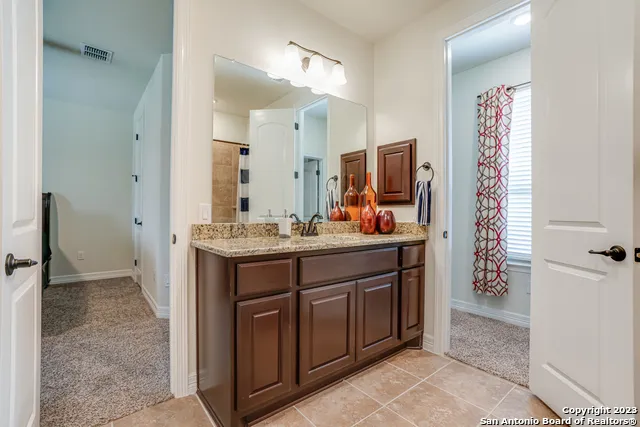 531 LILLY BLF Castroville, TX 78009