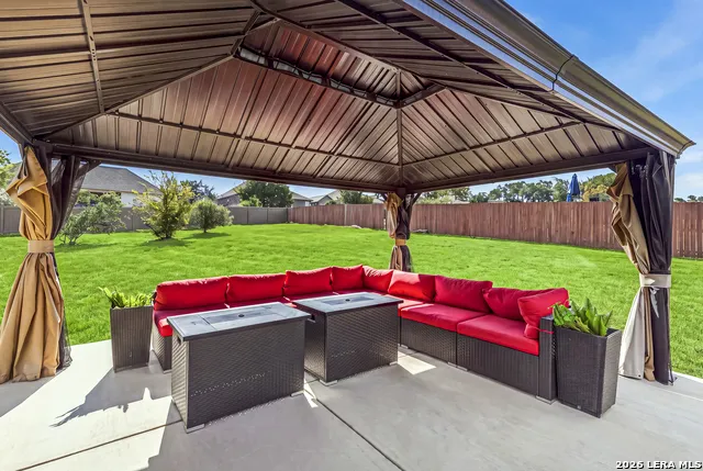 531 LILLY BLF Castroville, TX 78009