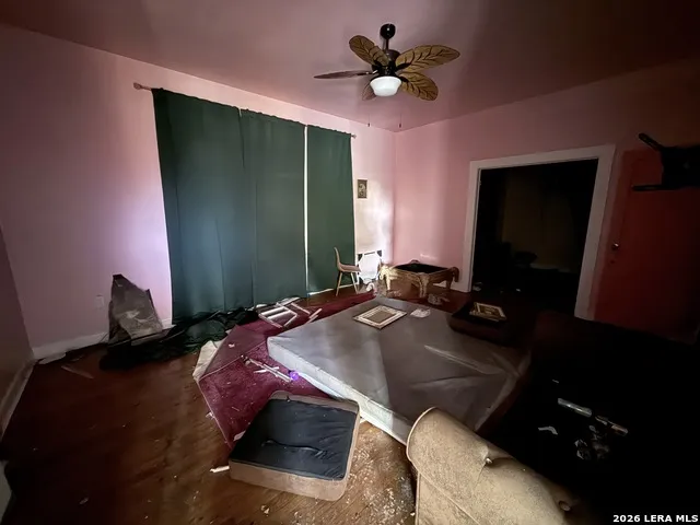 305 W POPLAR ST San Antonio, TX 78212