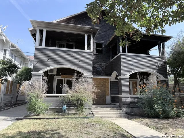 305 W POPLAR ST San Antonio, TX 78212