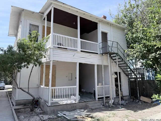 305 W POPLAR ST San Antonio, TX 78212