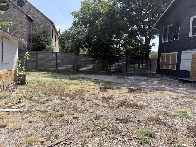 305 W POPLAR ST San Antonio, TX 78212