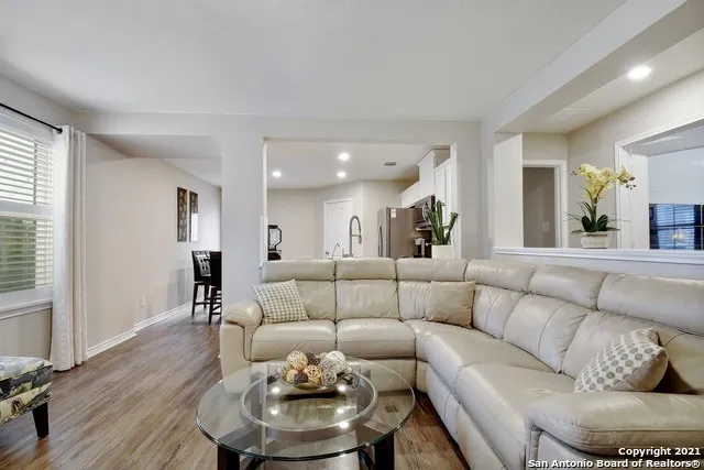 7231 Dulce Meadow San Antonio, TX 78252