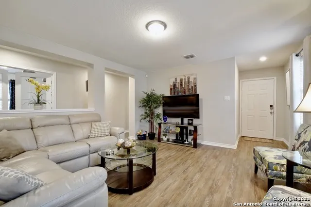7231 Dulce Meadow San Antonio, TX 78252