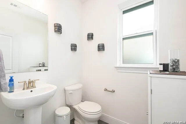 25302 Donahue Dr San Antonio, TX 78255