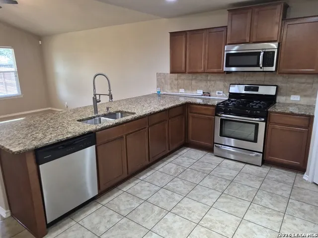 10213 Metz Valley Schertz, TX 78154