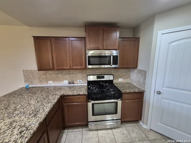 10213 Metz Valley Schertz, TX 78154