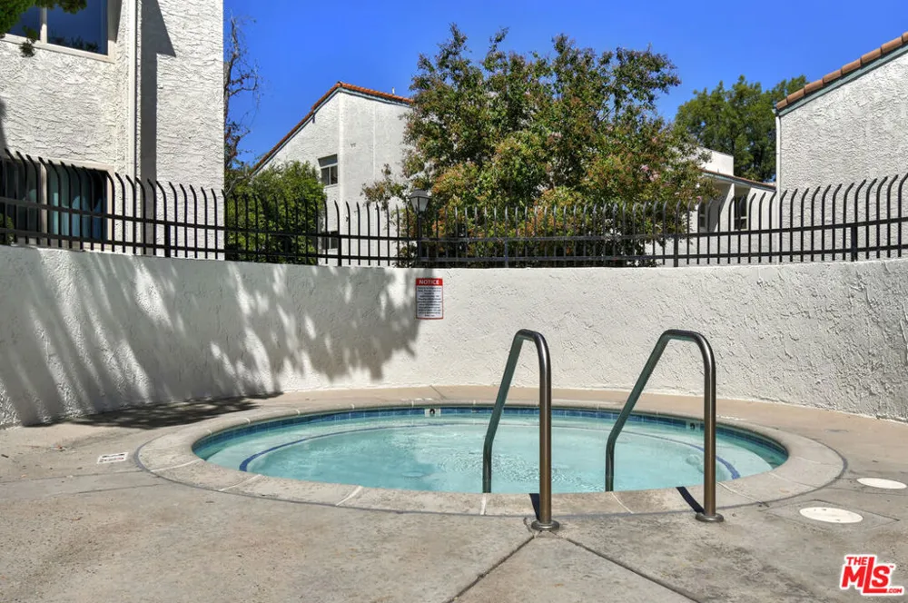 4706 Park Granada #185 Calabasas, CA 91302