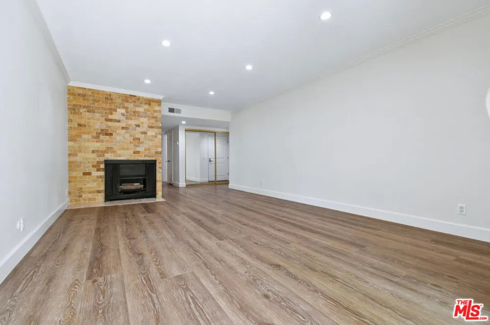 4706 Park Granada #185 Calabasas, CA 91302