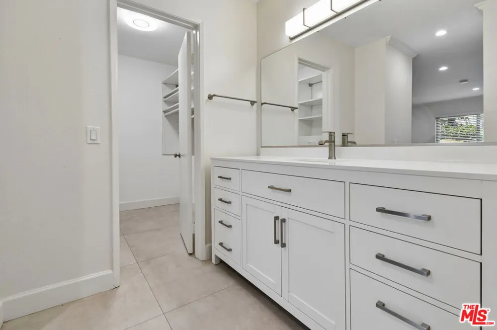 4706 Park Granada #185 Calabasas, CA 91302