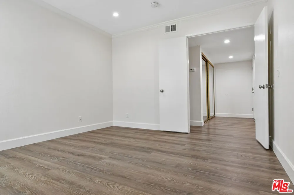 4706 Park Granada #185 Calabasas, CA 91302