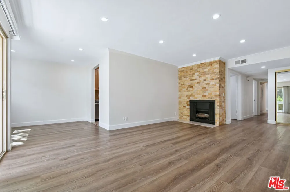 4706 Park Granada #185 Calabasas, CA 91302