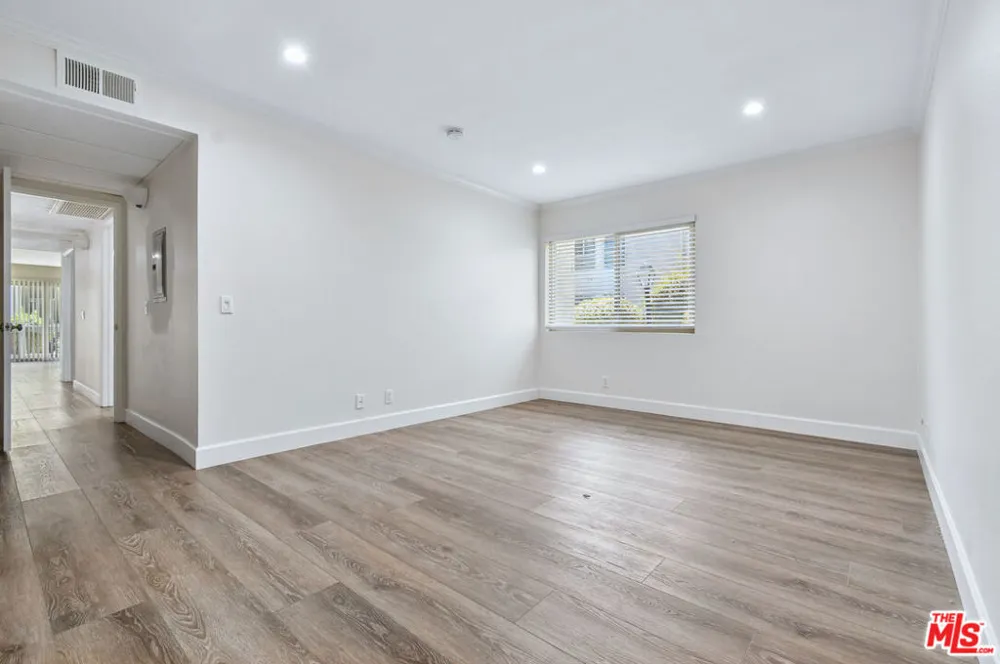 4706 Park Granada #185 Calabasas, CA 91302