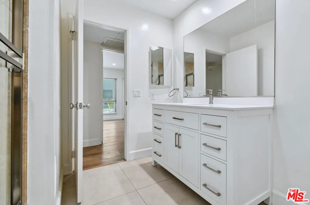 4706 Park Granada #185 Calabasas, CA 91302