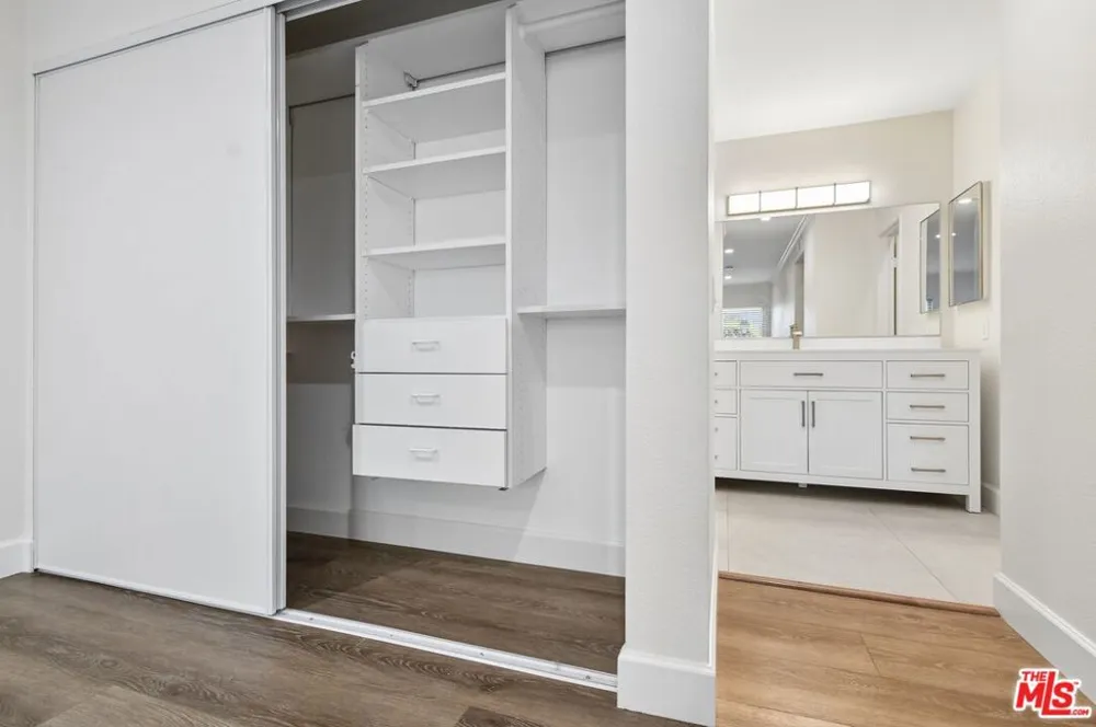 4706 Park Granada #185 Calabasas, CA 91302