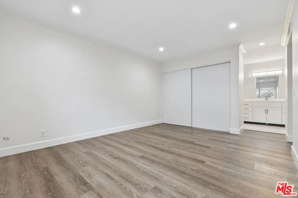 4706 Park Granada #185 Calabasas, CA 91302