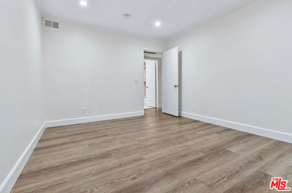 4706 Park Granada #185 Calabasas, CA 91302