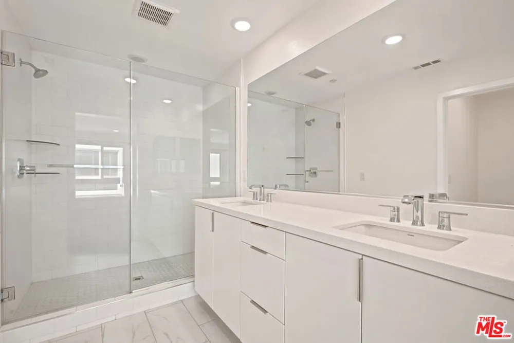 5262 Rainier Way Valley Village, CA 91607