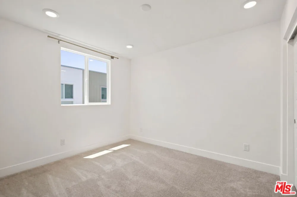 5262 Rainier Way Valley Village, CA 91607