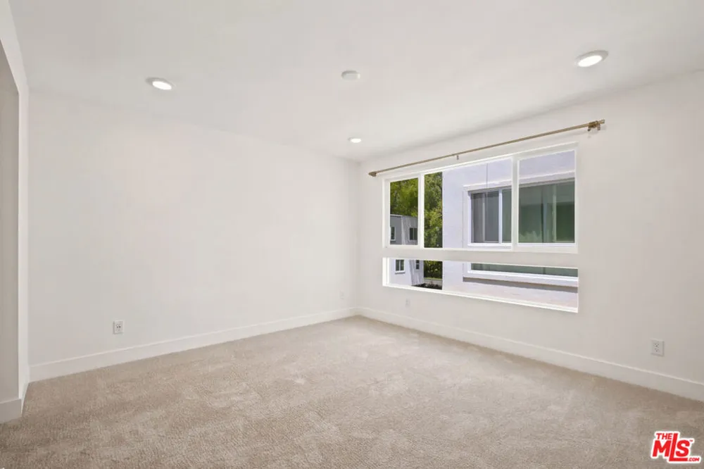 5262 Rainier Way Valley Village, CA 91607