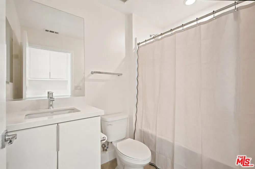 5262 Rainier Way Valley Village, CA 91607